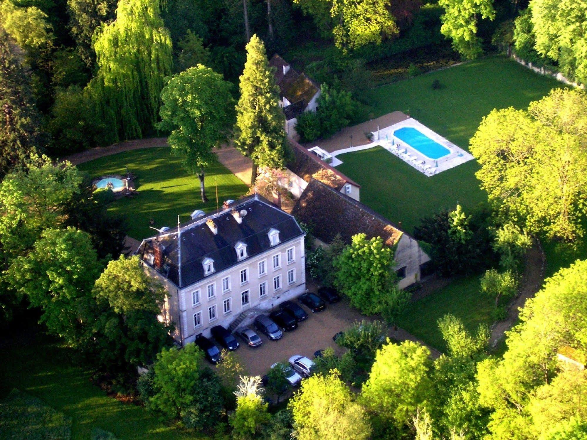 Chateau De Challanges Hotel Beaune  Exterior photo